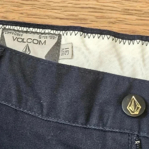 Volcom Flat Front Shorts Size 31 EUC - Picture 3 of 8
